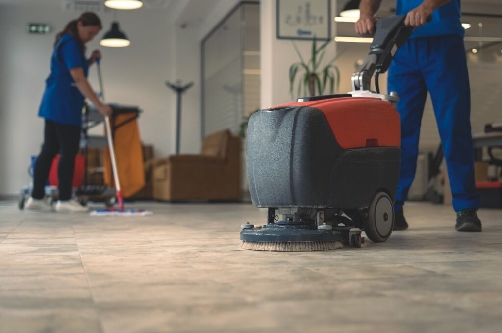 Maschinenwäsche des harten Bodens im Büro